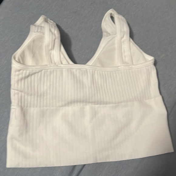 white size medium crop top - Picture 2 of 2